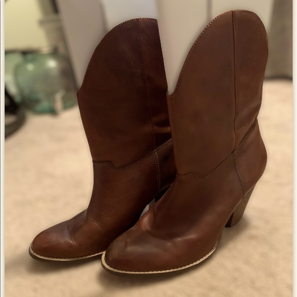 Brown faux leather boots - short